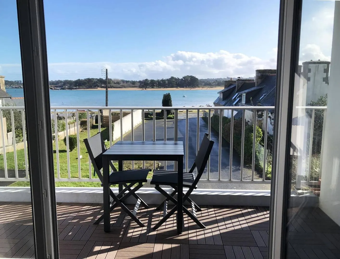 Appartement Superbe Vue Mer Avec Balcon, Wifi, A Tregastel - Ref 93